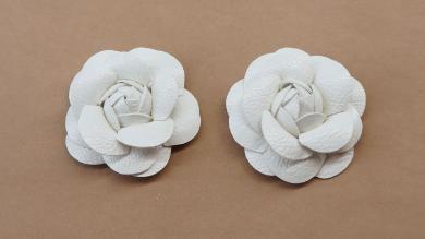 Роза белая оригинальная из кожи, 6.5 см - F6501